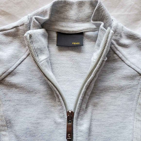 Selling it because my daughter grew out of it - Picture 2 of 5